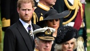 Meghan, duquesa de Sussex, reage durante o funeral de Estado e o sepultamento da rainha Elizabeth II, ao lado do príncipe Harry, duque de Sussex, da rainha Camilla e do rei Charles III, em Londres, Reino Unido, em 19/09/2022.