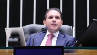 Hugo Motta em sua cadeira de presidente da Câmara