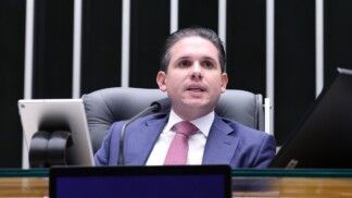 Hugo Motta em sua cadeira de presidente da Câmara