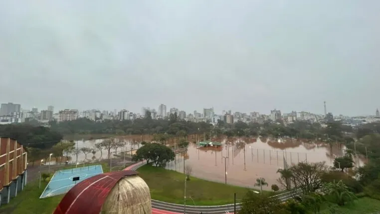 Rio Taquari Transborda em Lajeado (RS)