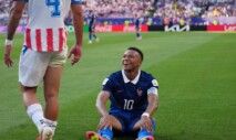 Futebol — Copa do Mundo da FIFA 2026 — oitavas de final — Paraguai x França — Estádio da Filadélfia, Filadélfia, Pensilvânia, EUA — 04/07/2026. Kylian Mbappé, da França, reage durante a partida.