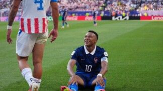 Futebol — Copa do Mundo da FIFA 2026 — oitavas de final — Paraguai x França — Estádio da Filadélfia, Filadélfia, Pensilvânia, EUA — 04/07/2026. Kylian Mbappé, da França, reage durante a partida.