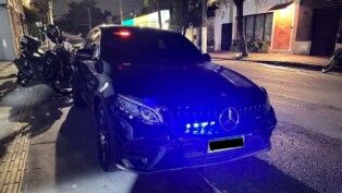 Mercedes parada na rua