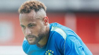 Neymar Jr. treinando com a Camisa da seleção Brasileira