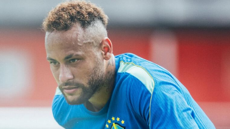 Neymar Jr. treinando com a Camisa da seleção Brasileira