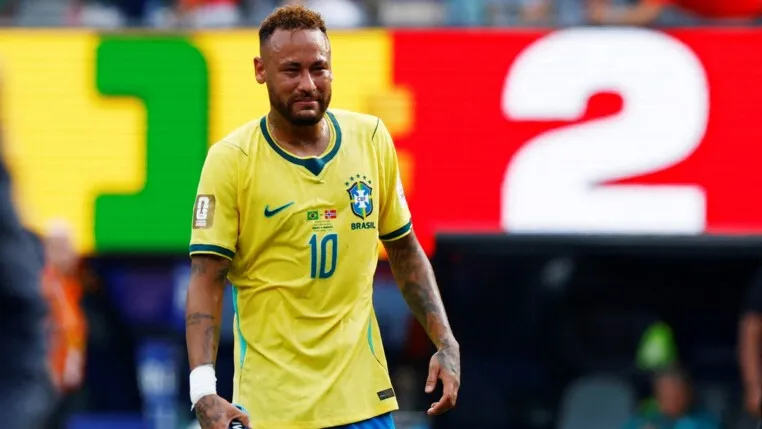 Futebol — Copa do Mundo da FIFA 2026 — quartas de final — Noruega x Inglaterra — Estádio de Miami, Miami Gardens, Flórida, EUA — 11/07/2026. Jogadores da Inglaterra cantam para a torcida e comemoram após a partida, que garantiu a classificação da seleção inglesa para as semifinais da Copa do Mundo.