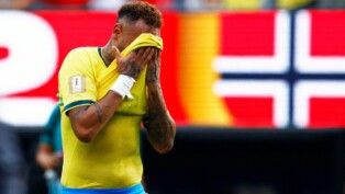 Futebol — Copa do Mundo da FIFA 2026 — oitavas de final — Brasil x Noruega — Estádio de Nova York–Nova Jersey, em East Rutherford, Nova Jersey, EUA — 05/07/2026. Neymar Jr., do Brasil, demonstra decepção após a partida, que terminou com a eliminação da Seleção Brasileira da Copa do Mundo.