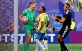 Neymar discute com Nyland