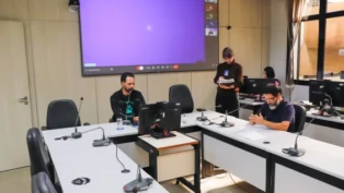 foto mostra comissão na câmara de BH
