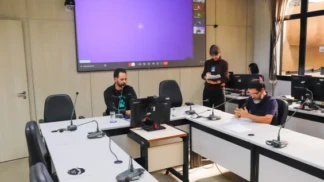 foto mostra comissão na câmara de BH