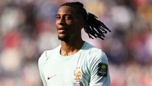 Futebol — Copa do Mundo da FIFA 2026 — quartas de final — França x Marrocos — Estádio de Boston, Foxborough, Massachusetts, EUA — 09/07/2026. Michael Olise, da França, reage durante a partida.