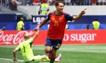 Mikel Oyarzabal, da Espanha, comemora após marcar o terceiro gol da equipe contra a Áustria
