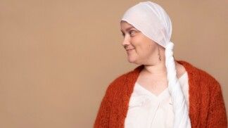 Foto produzida retratando paciente que luta contra o câncer
