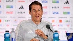 Técnico da Bélgica ironiza decisão: "Parecia 1º de abril"