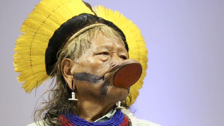 Brasília - O cacique Raoni Metuktire durante cerimônia de entrega da Medalha de Honra ao Mérito Indigenista, concedida às autoridades públicas e cidadãos que se destacaram na luta em favor dos povos indígenas brasileiros