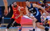 ricky-rubio-scola-espana-argentina-basquete Ricky Rubio, da seleção espanhola, a disputar a bola com Scola, jogador da seleção argentina, durante a Copa do Mundo de basquete de 2019