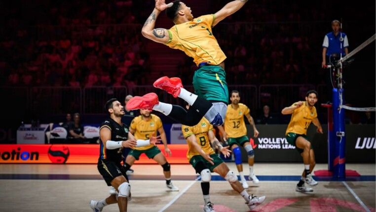 Brasil x França: onde assistir e horário do vôlei masculino hoje (15)