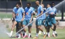 Treino da seleção sob forte calor