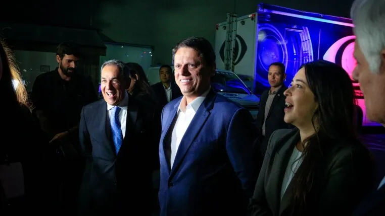 O governador de São Paulo e pré-candidato à reeleição, Tarcísio de Freitas, participa da inauguração do novo estúdio da BandNews TV, evento realizado como parte das comemorações pelos 25 anos do canal, na sede do Grupo Bandeirantes de Comunicação, na região do Morumbi, zona sul da capital paulista, em 22/07/2026.