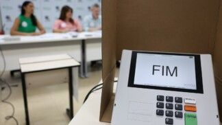 Simulação da eleição para demonstração do fluxo de votação, em uma seção eleitoral cenográfica, no Tribunal Regional Eleitoral de São Paulo - TRE-SP.