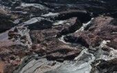 Foto mostra rompimento da barragem de Brumadinho visto de cima.