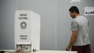 Eleitores do Rio de Janeiro votam para presidente no segundo turno no maior colégio eleitoral da capital, Expo Mag, na Cidade Nova, região central da cidadeEleitores do Rio de Janeiro votam para presidente no segundo turno no maior colégio eleitoral da capital, Expo Mag, na Cidade Nova, região central da cidade