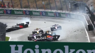 Max Verstappen, da Red Bull , abandona a corrida após acidente. (Foto: REUTERS/Jakub Porzycki)