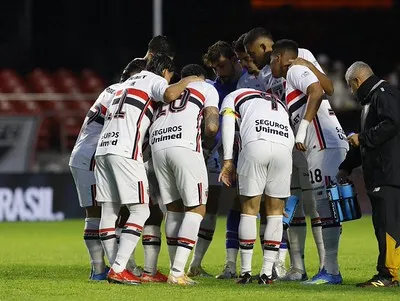 São Paulo enfrenta o Coritiba no sábado, às 21h, no MorumBIS - Foto: Rubens Chiri e Paulo Pinto / São Paulo FC