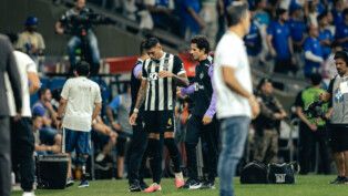 Ruan após ser substituído contra o Cruzeiro - Foto: Pedro Souza / Atlético