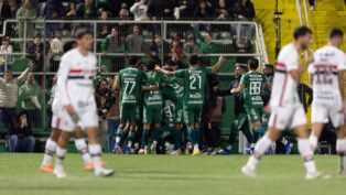 São Paulo em derrota para a Chapecoense - Foto: LIAMARA POLLI/AGIF - AGÊNCIA DE FOTOGRAFIA/ESTADÃO CONTEÚDO