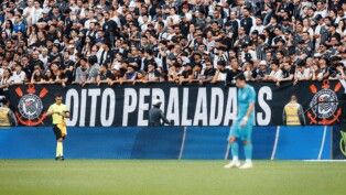 Santos exalta Robinho em provocação ao Corinthians