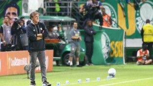 Cuca, técnico do Santos, durante a partida contra o Palmeiras, no estádio Nubank Arena, em São Paulo, pela Copa do Brasil, em 26/08/2026.