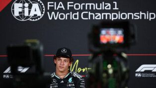 Kimi Antonelli da Mercedes durante a coletiva de imprensa (Foto: REUTERS/Guglielmo Mangiapane)