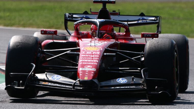 Charles Leclerc da Ferrari na pista antes da corrida (Foto: REUTERS/Guglielmo Mangiapane)