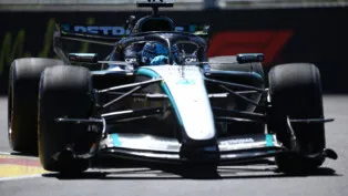 George Russell, da Mercedes , em ação durante o treino livre. 1 (Foto: REUTERS/Albert Gea)
