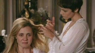 Carminha (Adriana Esteves) e Nina García Hernández (Débora Falabella)
