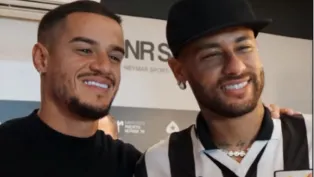 Coutinho e Neymar na vitória do Santos sobre o Cruzeiro na Vila Belmiro - Foto: Reprodução/@neymarjrsiteoficial no Instagram