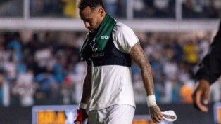 Neymar em jogo pelo Santos na Vila Belmiro - Foto: FERNANDO BLADE/FOTOARENA/ESTADÃO CONTEÚDO