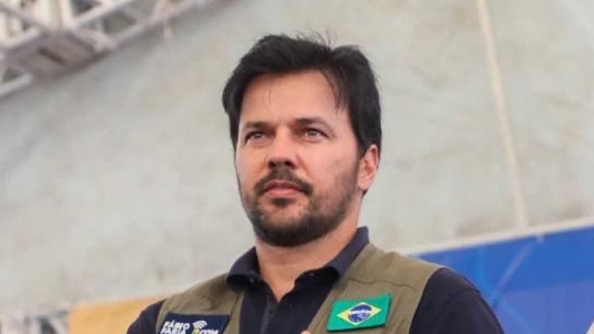 Imagem ilustrativa sobre Fábio Faria na mira: mensagens vazadas revelam conversa com mulheres chamadas Vorcaro