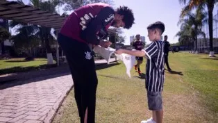 Garoto visita CT Corinthians