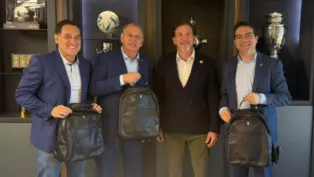 Osmar Stabile, e o executivo de futebol, Marcelo Paz, foram recebidos na CONMEBOL