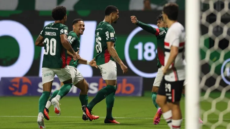 O jogador Murilo, da SE Palmeiras, comemora seu gol contra a equipe do São Paulo FC, durante partida válida pela vigésima sétima rodada, do Campeonato Brasileiro, Série A, na arena Nubank Parque
