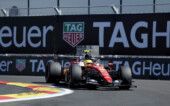 Lewis Hamilton, da Ferrari , durante o treino livre. (Foto: REUTERS/Jon Nazca)