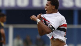 Paulinho comemorando gol pelo São Paulo - Foto: Rubens Chiri / Saopaulofc.net