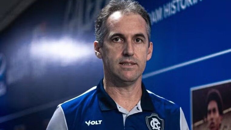 Léo Condé com o uniforme do Remo